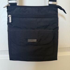 Baggallini Black crossbody purse